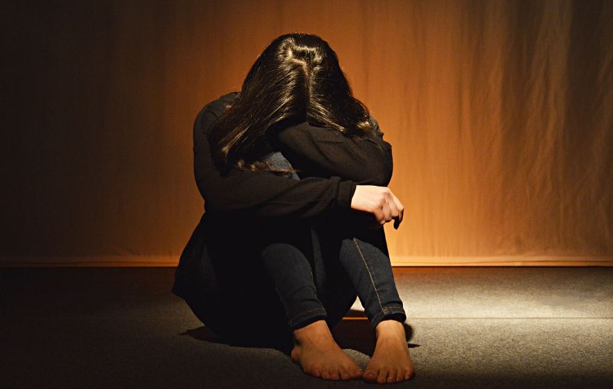 Murió con veneno de rana: el caso de la hispana que tenía depresión posparto y falleció al buscar medicina alternativa