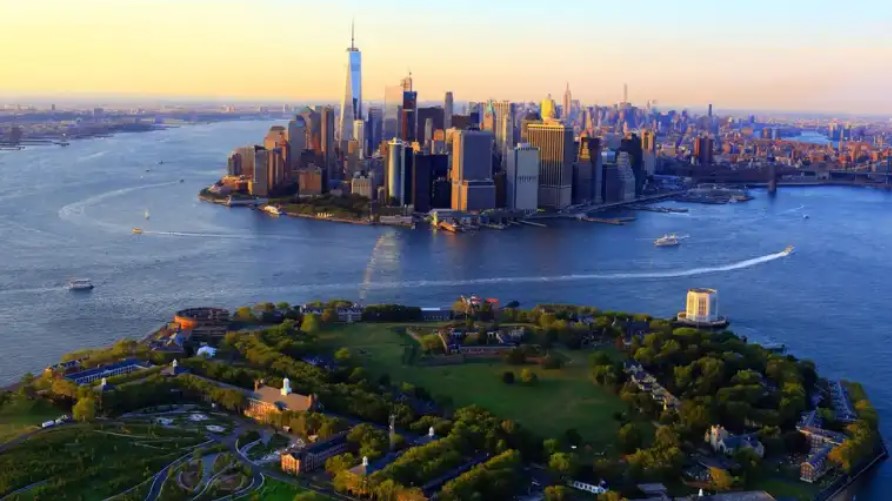 La fascinante historia de la isla que dio origen a la ciudad de Nueva York y se vendió por US$1 (y que ahora es un santuario ecológico)