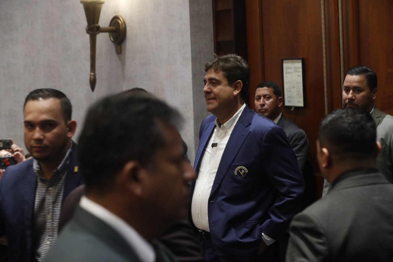 Carlos Pineda presenta recurso de nulidad ante el TSE y exige que se revoque suspensión de su candidatura presidencial