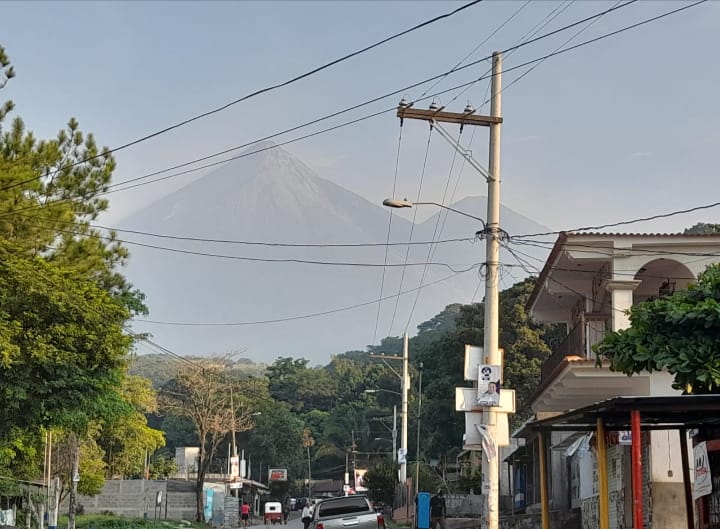 Erupción del Volcán de Fuego aún no termina: autoridades actualizan situación luego de evacuaciones