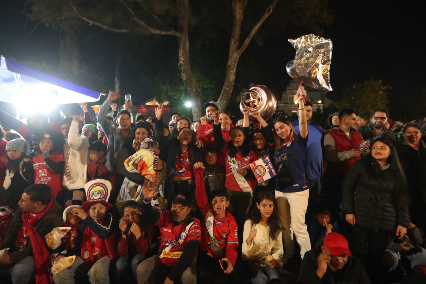 En imágenes: Quetzaltecos celebraron hasta la madrugada el sexto campeonato de Xelaju y así fue el momento