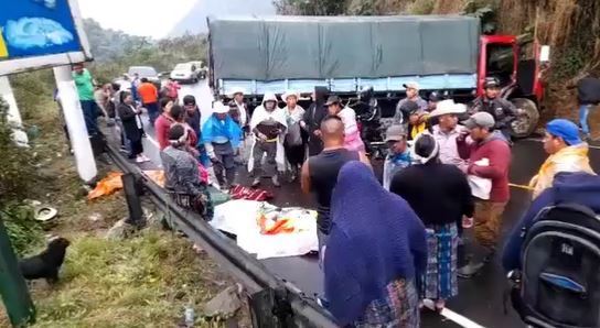 Reportan tres muertos y ocho heridos en choque entre camión y picop que transportaba agricultores en ruta Cito-Zarco