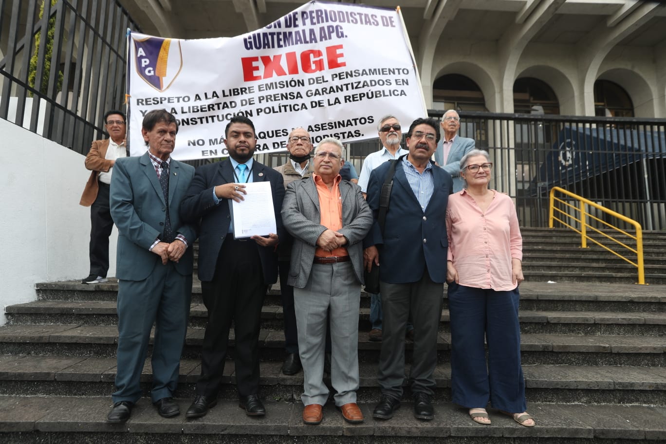 Organizaciones de prensa presentan amparo contra juzgados y MP y exigen que se respete la Libre Emisión del Pensamiento