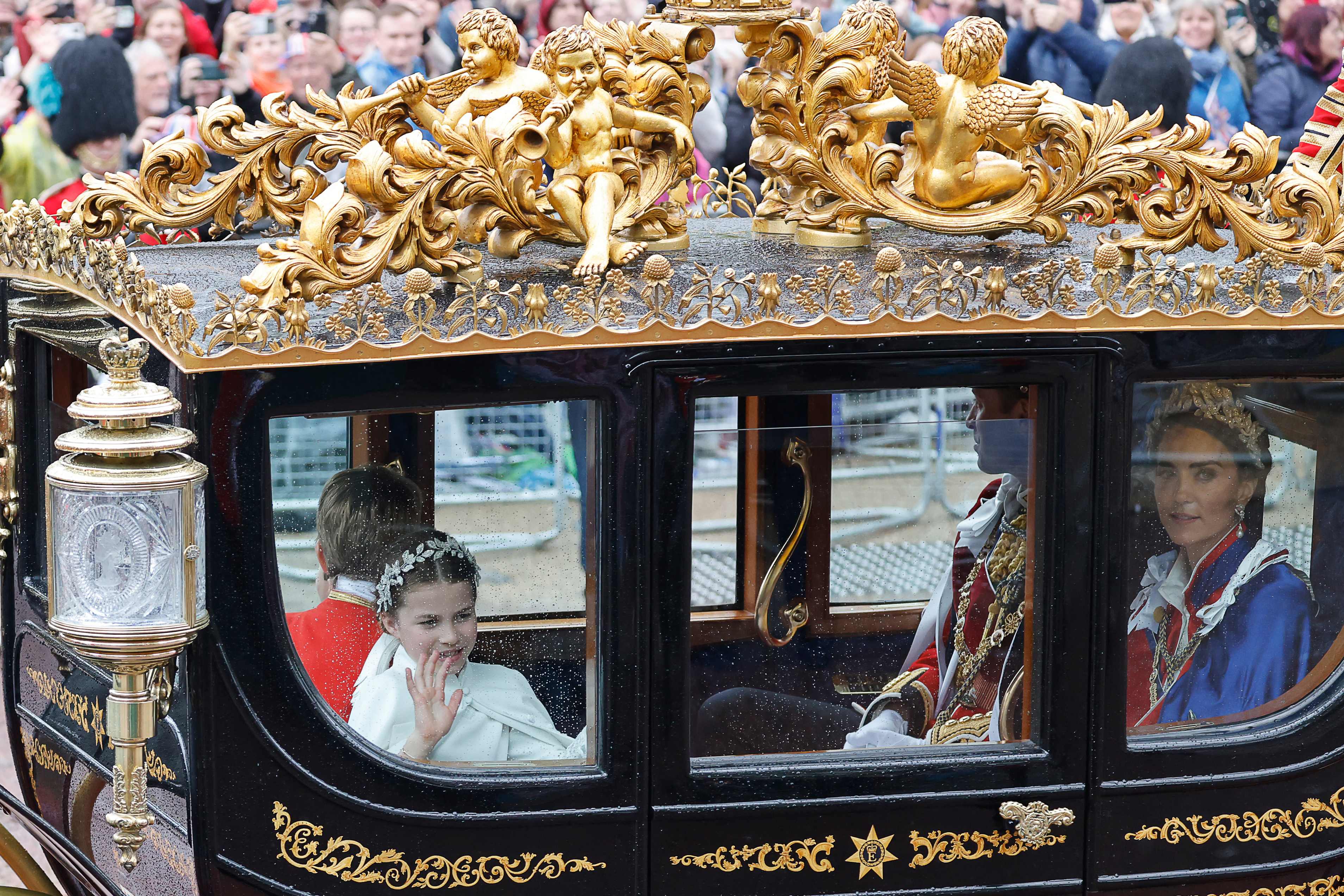 ¿La princesa Diana y su nieta la princesa Carlota tienen la misma mirada?