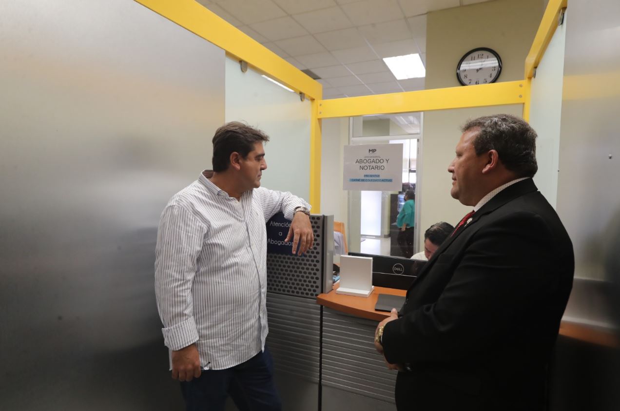 Carlos Pineda interpone denuncia contra magistrados del TSE y jefe del Registro de Ciudadanos por ocultar información