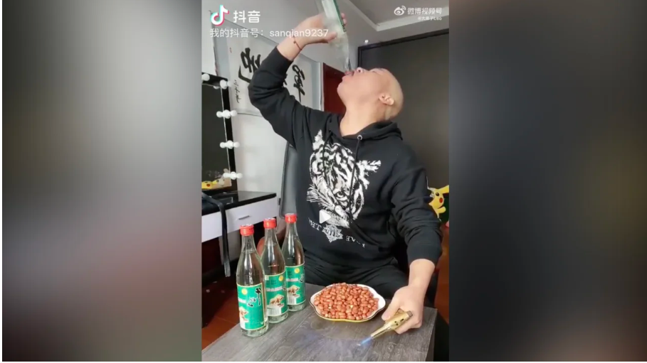 Influencer termina muerto durante transmisión en vivo por intentar cumplir un desafío viral