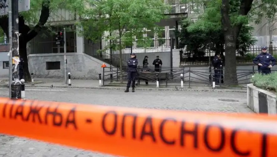 Mueren al menos 8 alumnos y un guardia en ataque a una escuela en Serbia