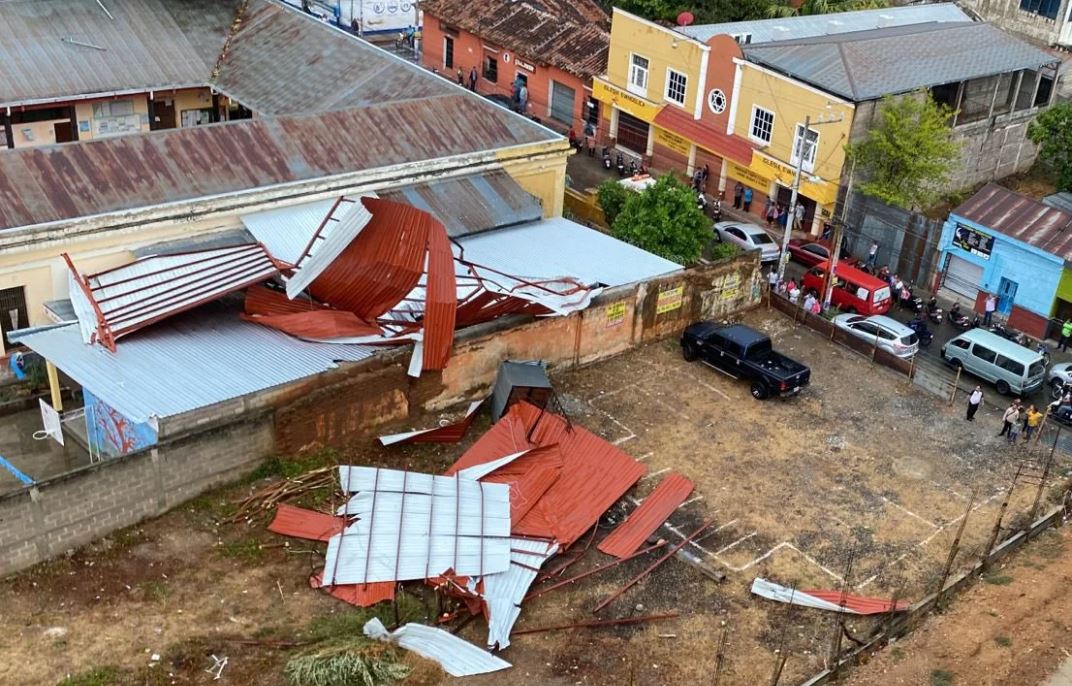 Salen del hospital General San Juan de Dios niñas que sufrieron heridas por accidente en escuela de Chiquimula