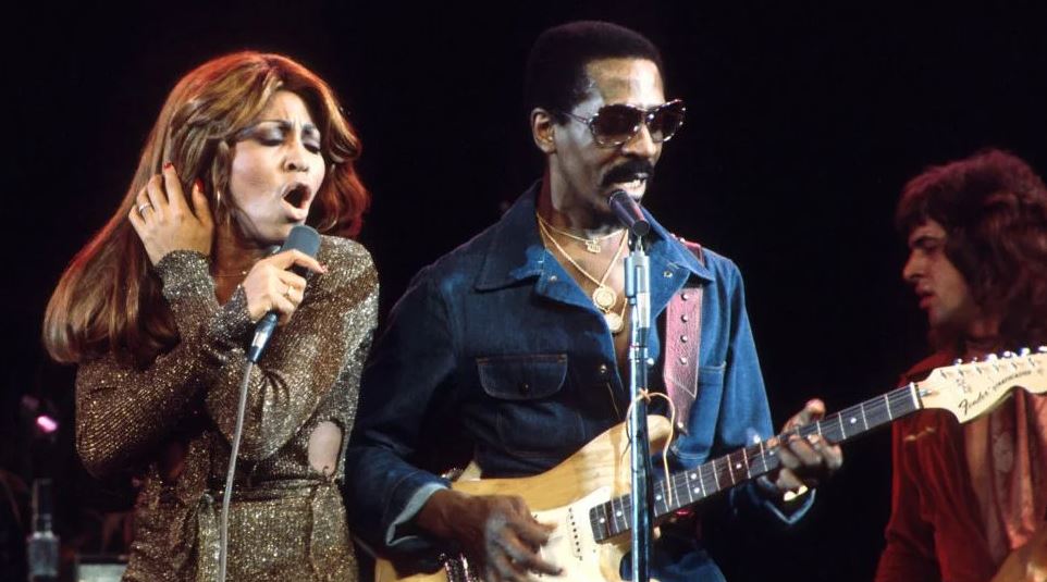 Tina Turner: el tormentoso matrimonio de la cantante con el hombre que usaba la nariz de la artista “como saco de boxeo”