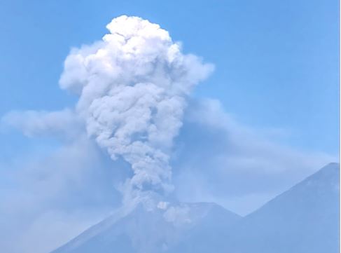 Reportan incremento de la actividad eruptiva del Volcán de Fuego y esta es la situación que reporta el Insivumeh y el SMG