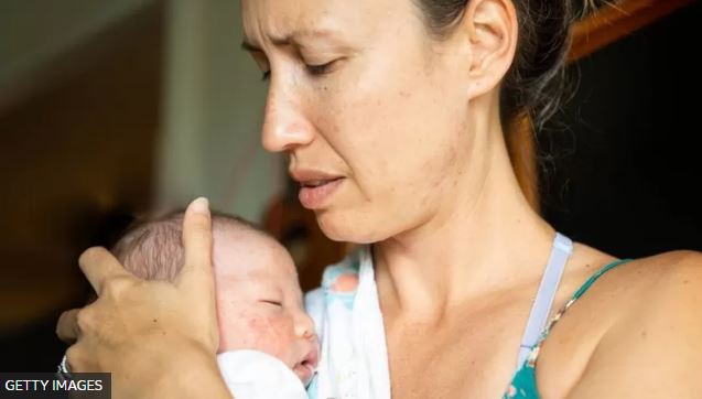 Qué es el “baby blues” que afecta al 85% de las mujeres y en qué se diferencia de la depresión posparto