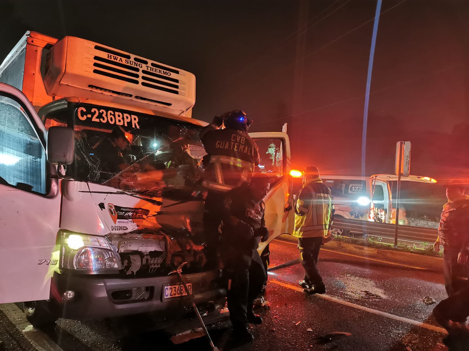 Caos vehicular en ruta Interamericana por accidente de dos camiones