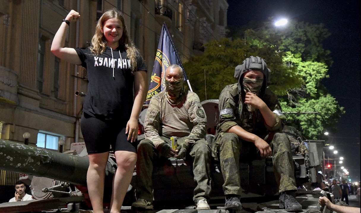 Tras “humillar a Putin”, paramilitares de Wagner dan marcha atrás y comienzan a retirarse de Rusia