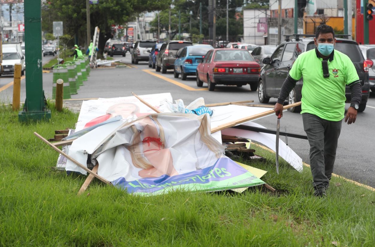 Retira propaganda política en la Roosevelt, bulevar Liberación y otras áreas