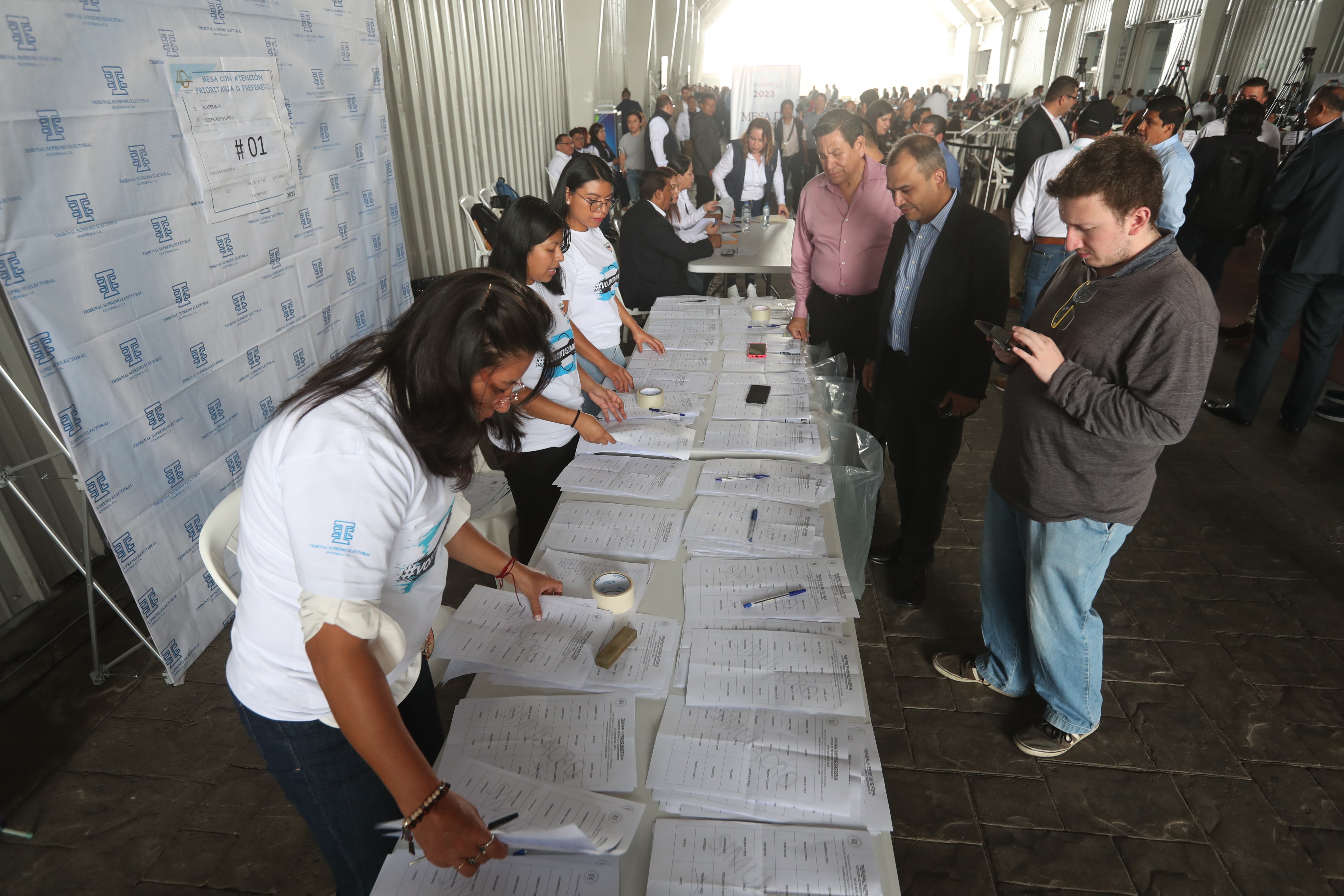 Tres horas después de cerrar los centros de votación se tendrían resultados preliminares, dice el TSE