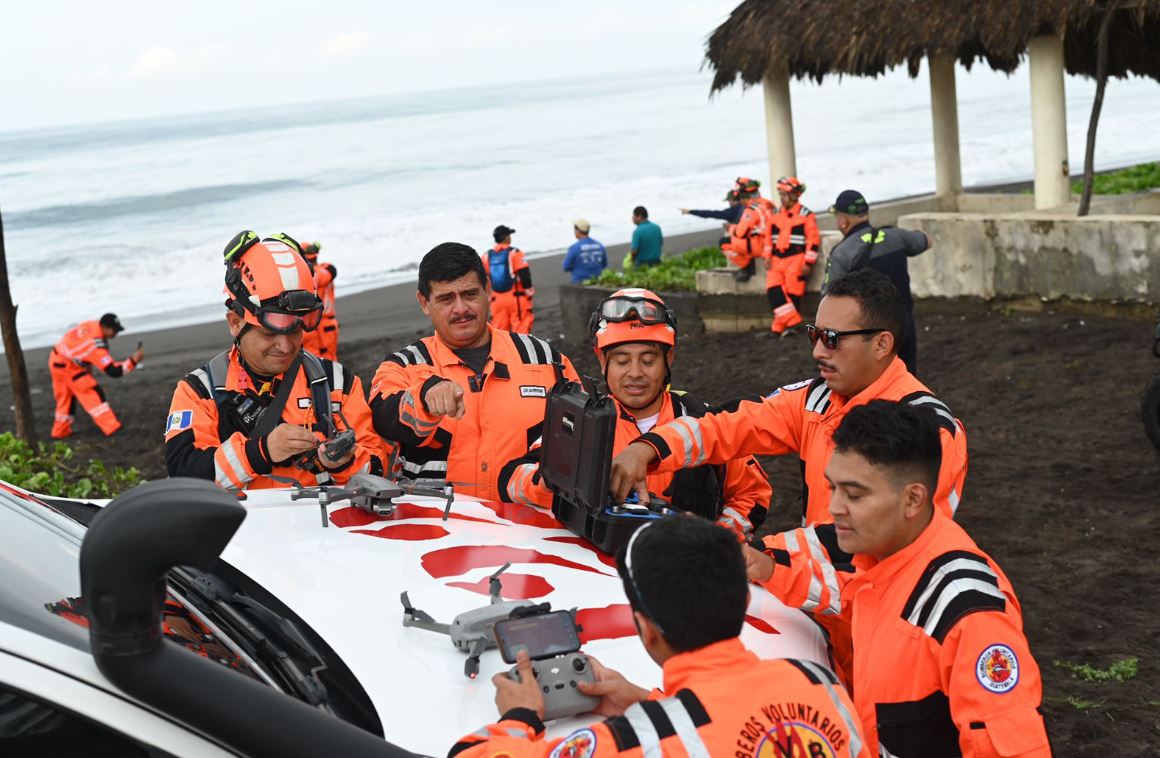 Continúa la búsqueda de dos niñas que fueron arrastradas por el mar en las playas de El Guayabo, Iztapa, Escuintla, pero hasta el momento  