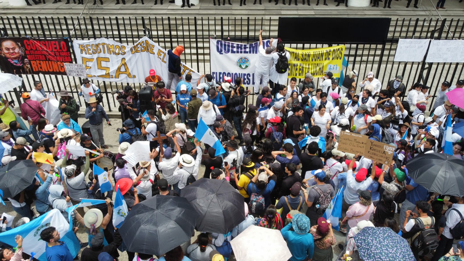 Diversos sectores participan en marchas y manifestaciones en la capital y los departamentos en respaldo a la democracia