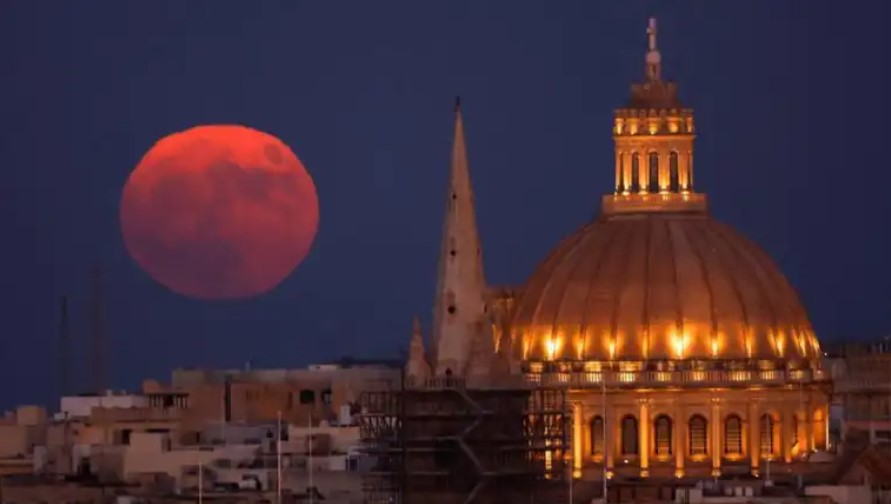 “Luna de esturión”: el espectáculo en los cielos que dejó la primera superluna de agosto