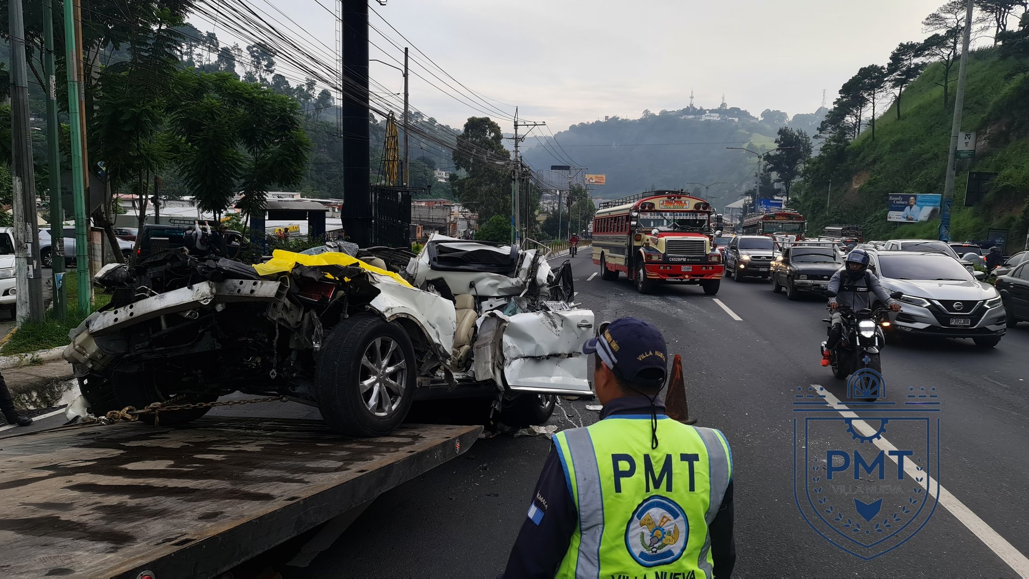 Conductor de vehículo muere al chocar con un camión en la ruta al Pacífico