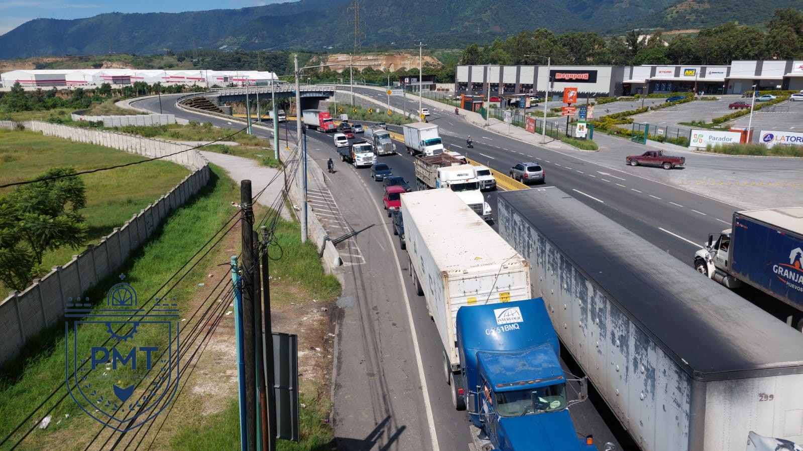 Primer día del puente provisional en Villa Nueva: Tránsito ha sido lento y se alterna el paso
