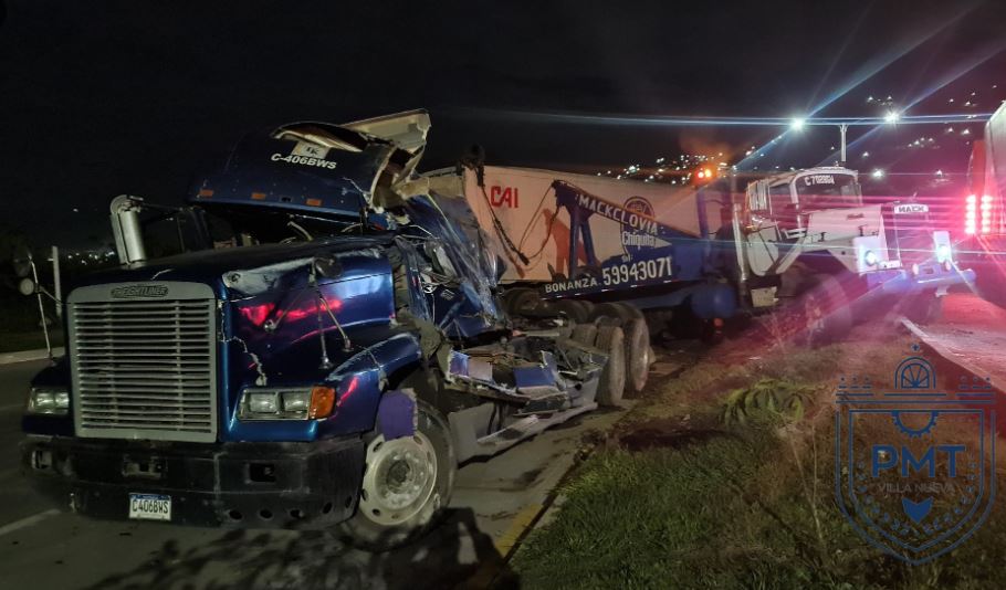 Accidentes de tránsito complican el paso en Villa Nueva, en donde hay un cierre por el hundimiento en el km 17.5