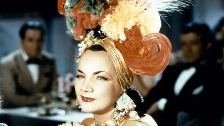 El trágico final de Carmen Miranda, la “bomba brasileña” que acabó consumida por el Hollywood que le dio fama mundial