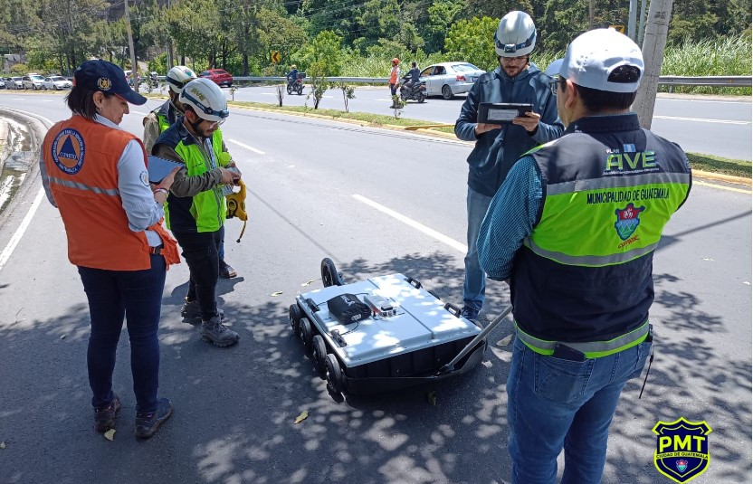 Cierran el paso en el bulevar Lourdes y las autoridades emiten indicaciones