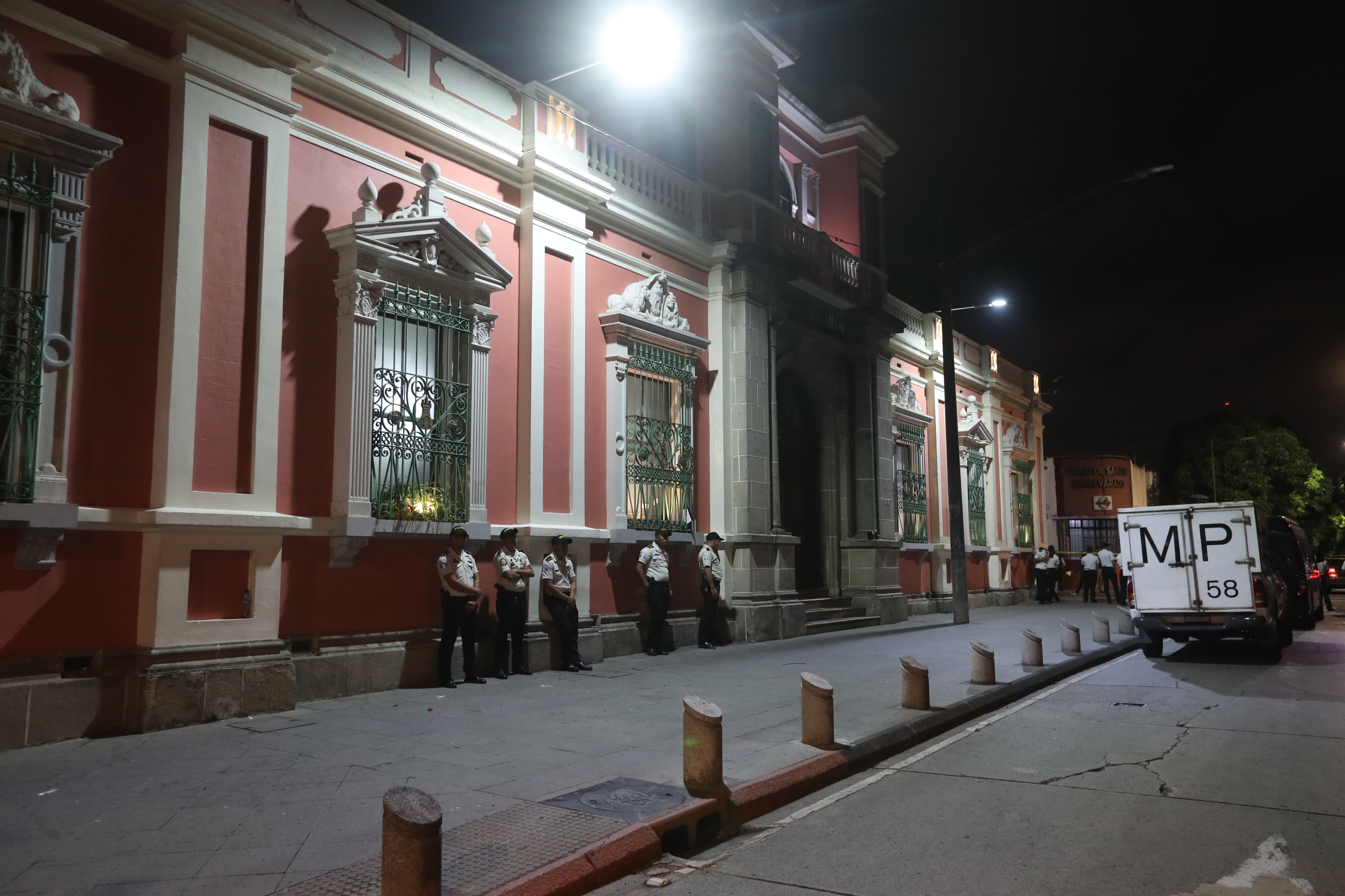 CATEOS DE NOCHE EN EL TSE