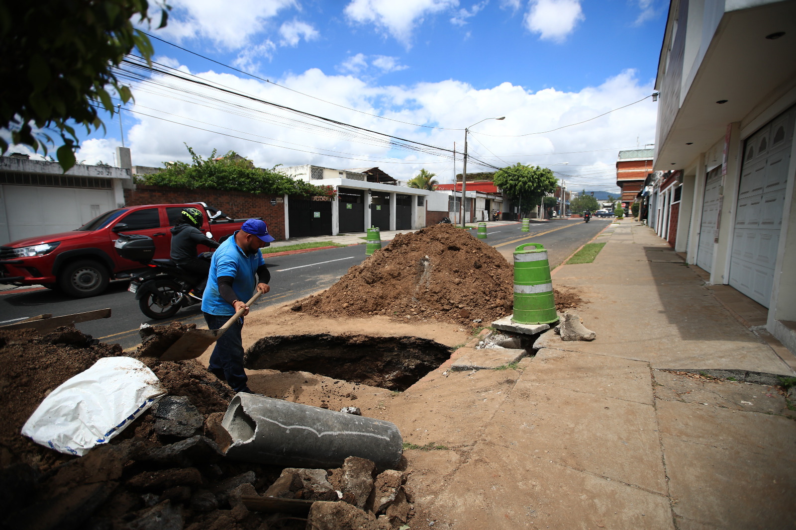 Socavón formado en la zona 11