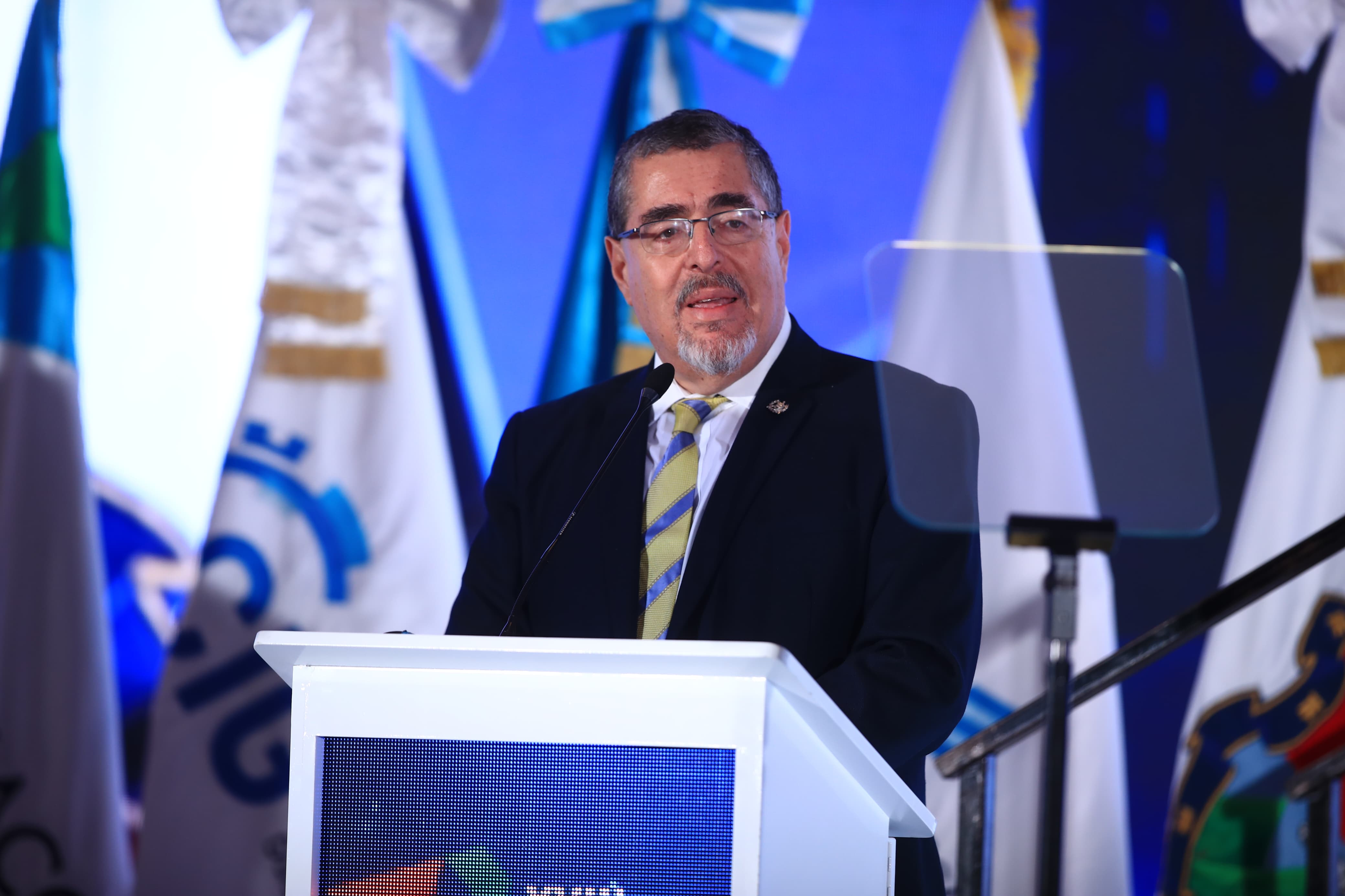 Bernardo Arévalo se reúne con empresarios y habla de unidad nacional