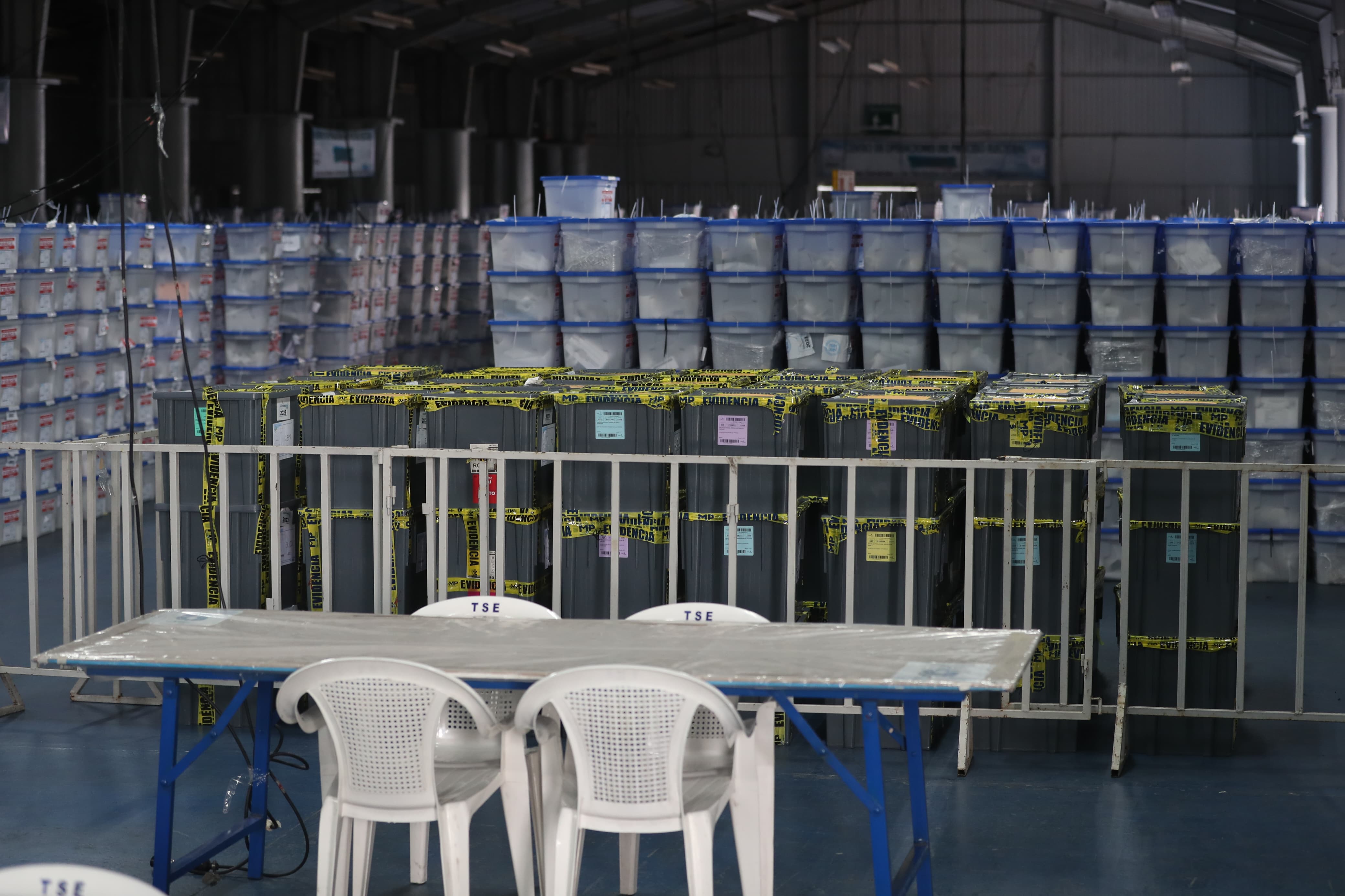 La Feci termina el allanamiento en el Cope del Parque de la Industria y verifica 70 de las 160 cajas electorales que iban a abrir