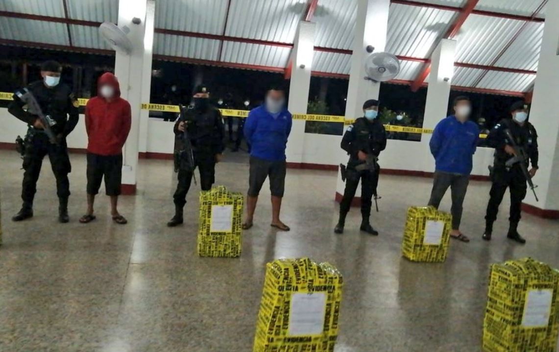 Tres hombres fueron condenados a 12 años de cárcel en Escuintla por transportar más de 450 kilos de cocaína en una lancha