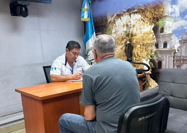 Impiden ingreso a Guatemala de estadounidense que llegó al Aeropuerto La Aurora y que fue identificado como agresor sexual de menores