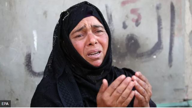 “El mar no para de devolver cuerpos”: la angustia de sobrevivientes y familiares de víctimas de las inundaciones en Libia