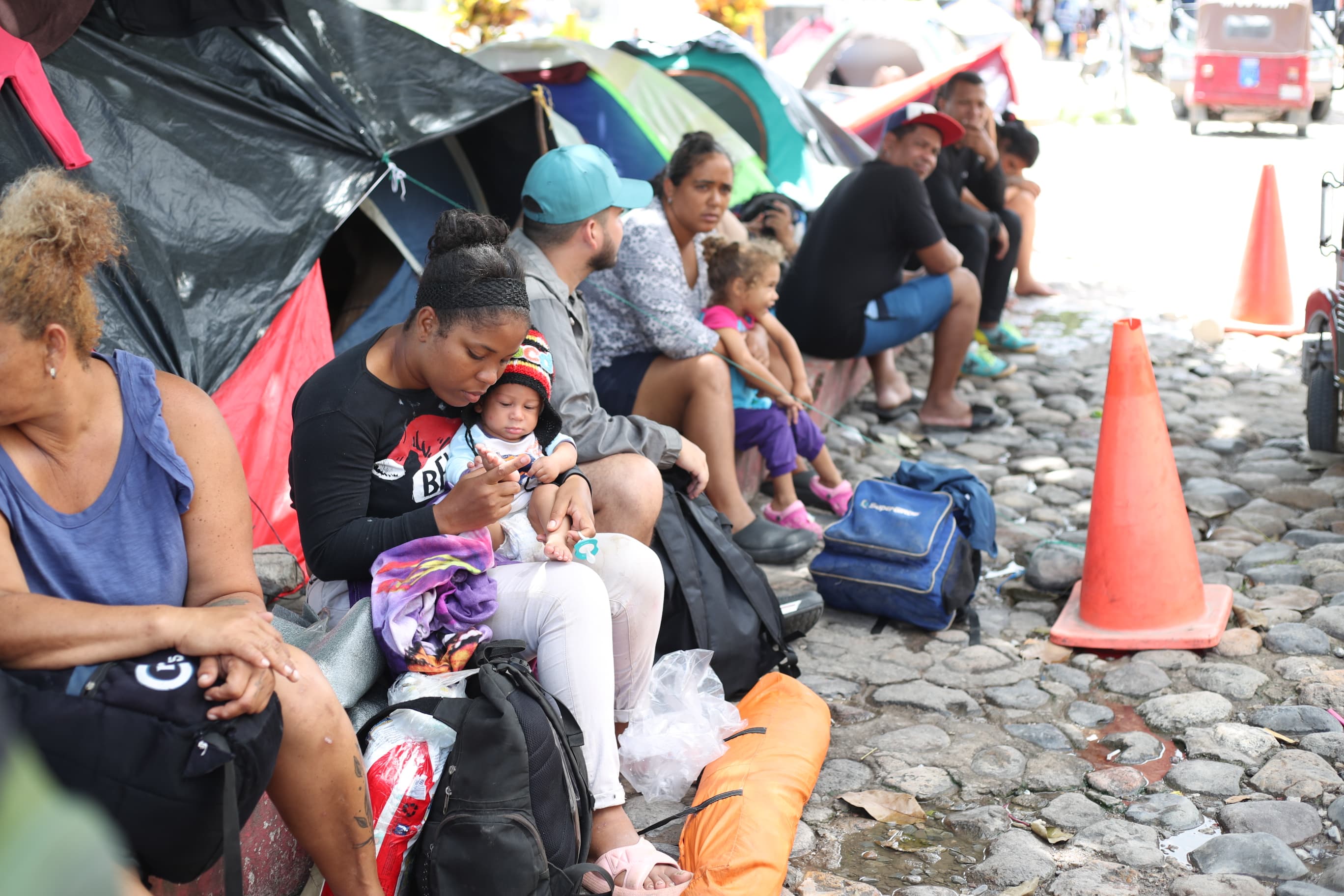 Migrantes venezolanos permanecen en Esquipulas, Chiquimula y piden a las autoridades guatemaltecas un permiso para atravesar el país