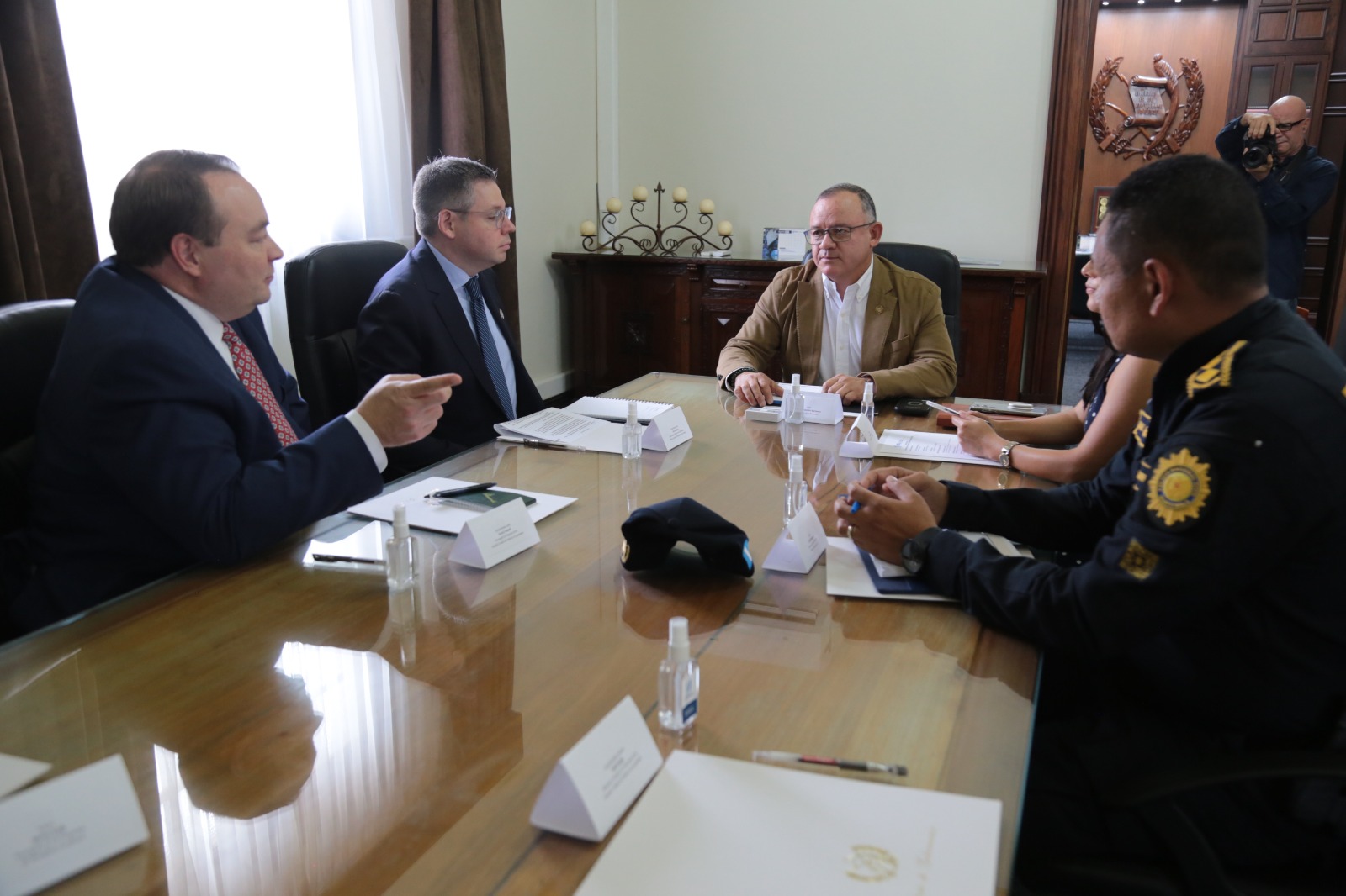 Mingob y Subsecretario adjunto para Centroamérica del Departamento de Estado de EE.UU. se reúnen