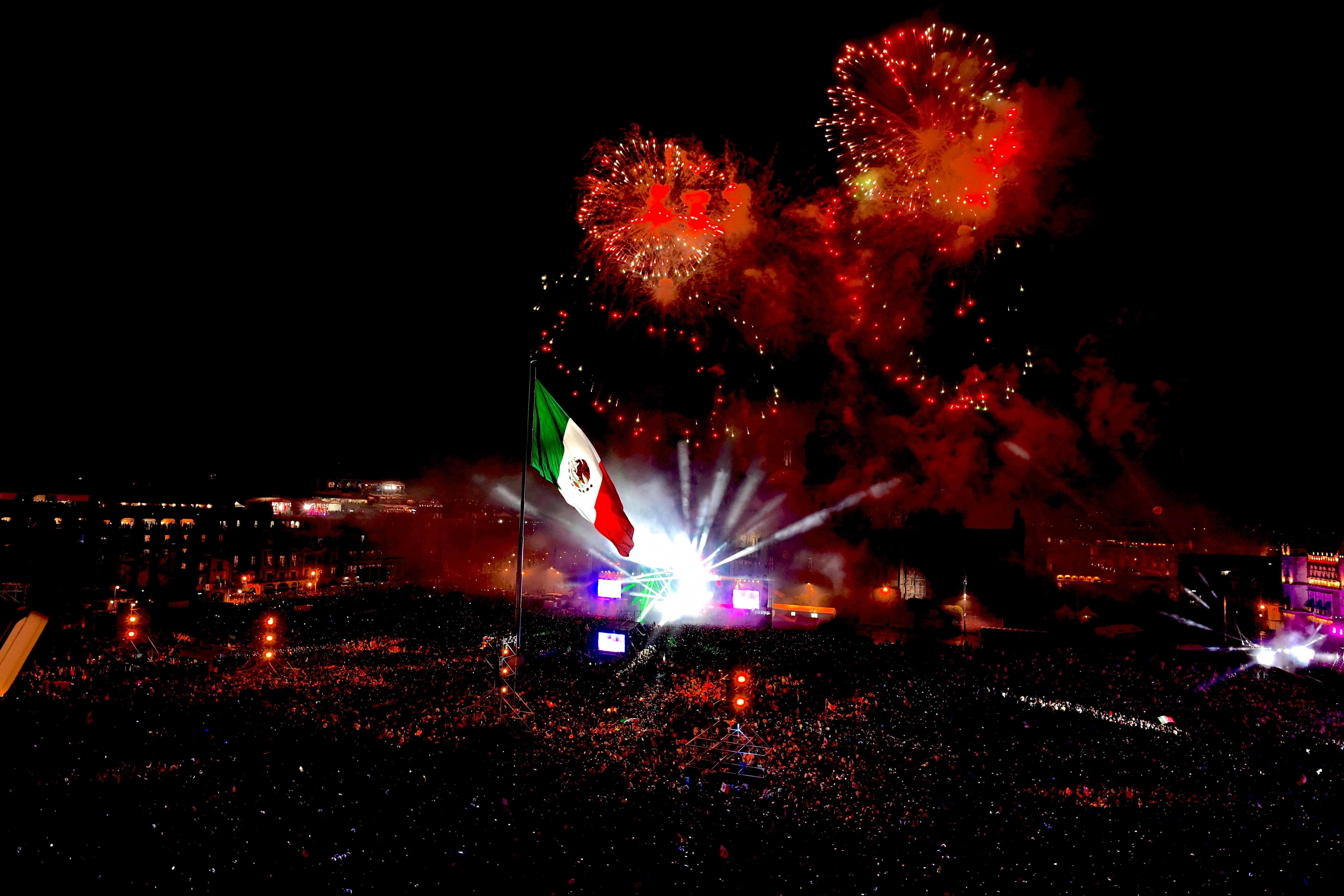Yahritza y su Esencia fueron abucheados de la fiesta de Independencia de México en el Zócalo capitalino