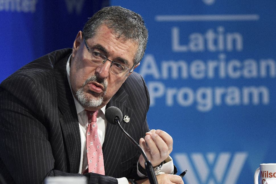 Bernardo Arévalo pide en EE. UU. que OEA aplique la Carta Democrática y explica la crisis que Guatemala atraviesa