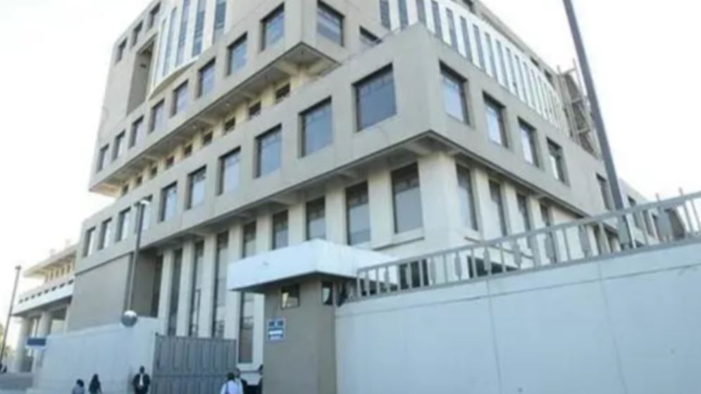 Condenan a penas de entre 6 y 10 años de cárcel a 10 integrantes de una banda que explotó sexualmente a un adolescente