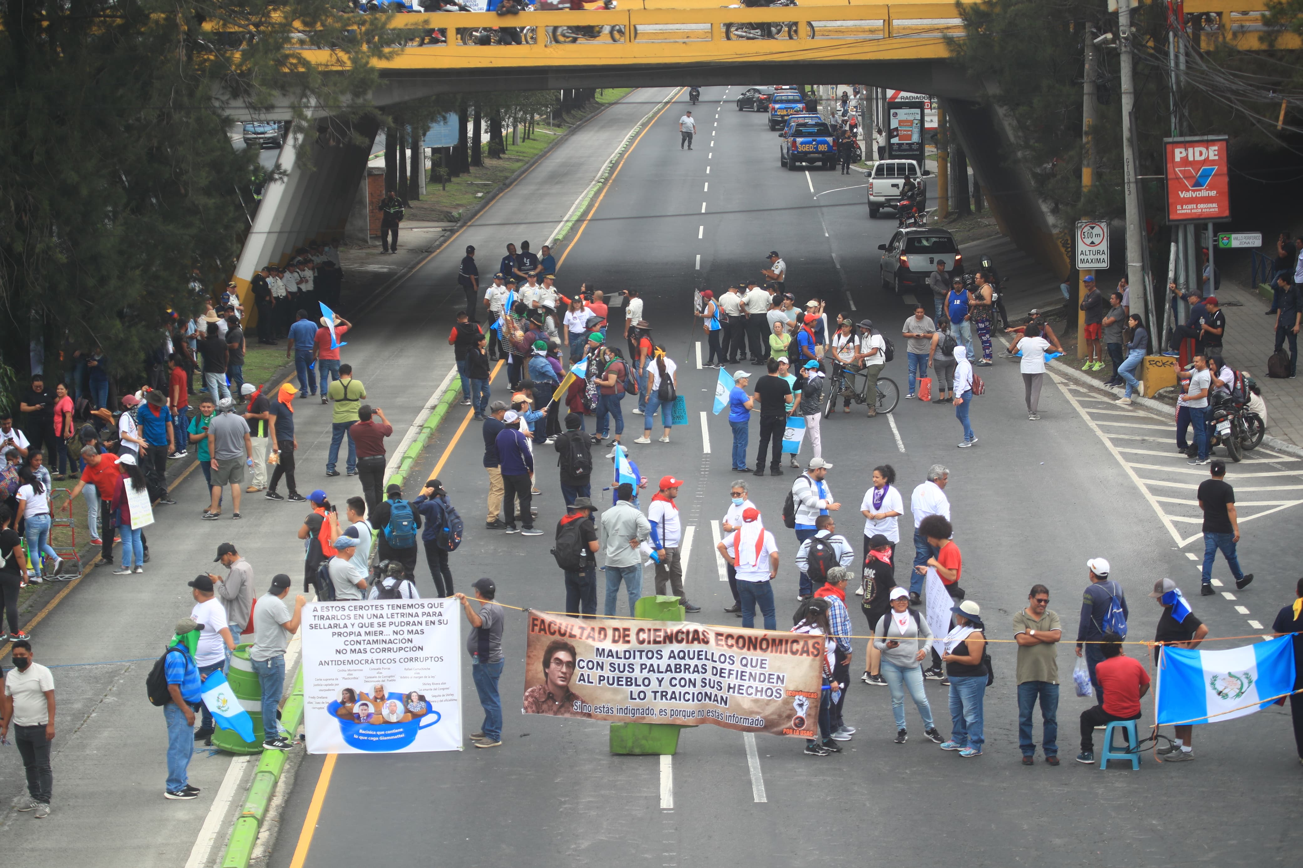 Tapan la Petapa y calzada Aguilar Batres: grupos de manifestantes interrumpen el paso
