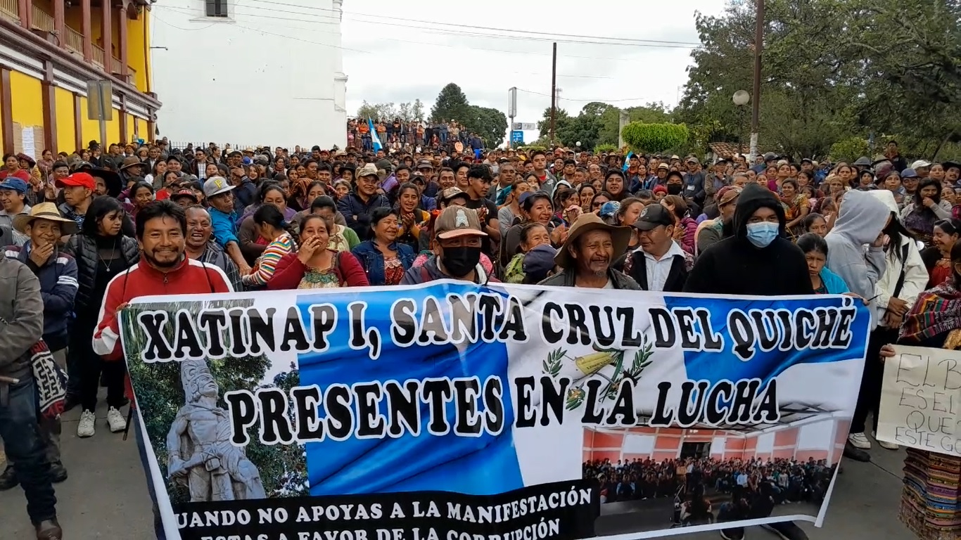 Pobladores de Quiché salen a las calles y exigen la renuncia de Consuelo Porras