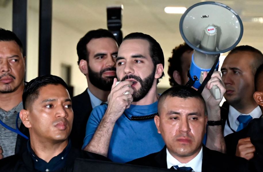 Bukele presenta solicitud para competir por la Presidencia salvadoreña en las elecciones del 2024