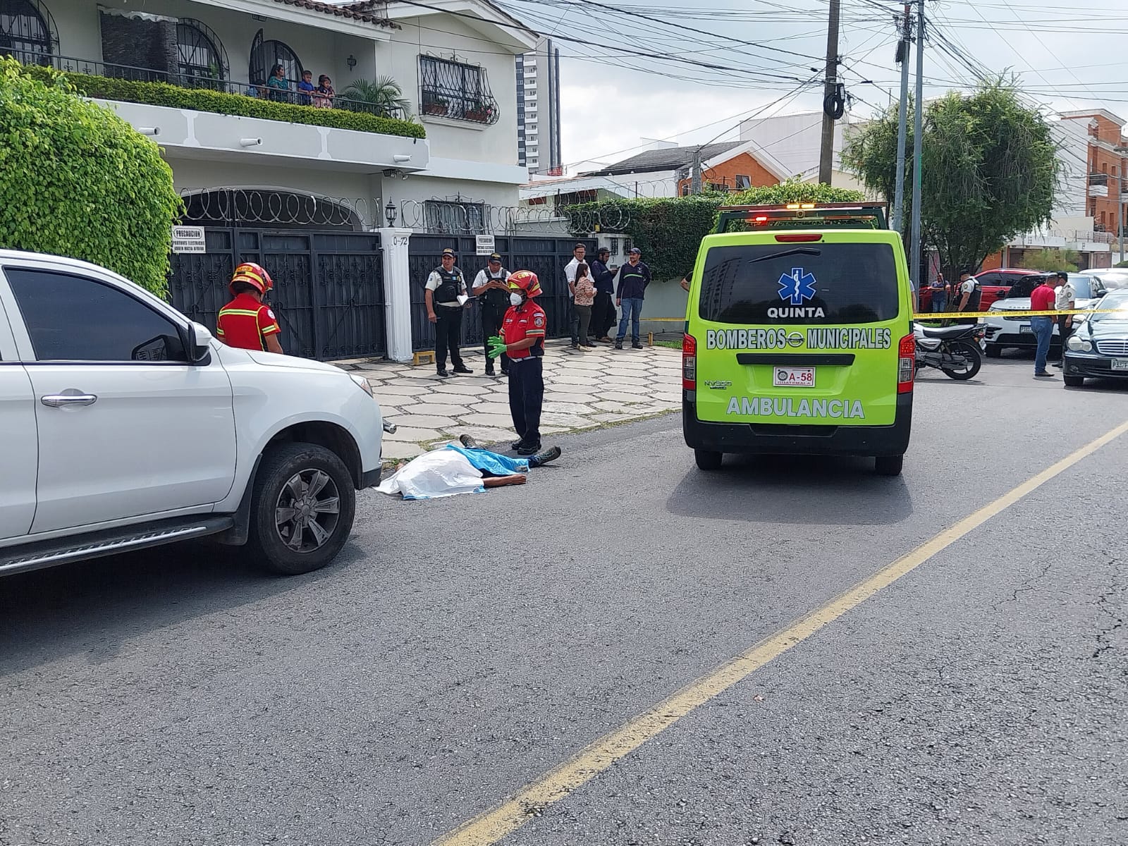 Por robarle el celular motoladrones le disparan a un trabajador en el residencial Vista Hermosa 2, zona 15 de la Ciudad de Guatemala