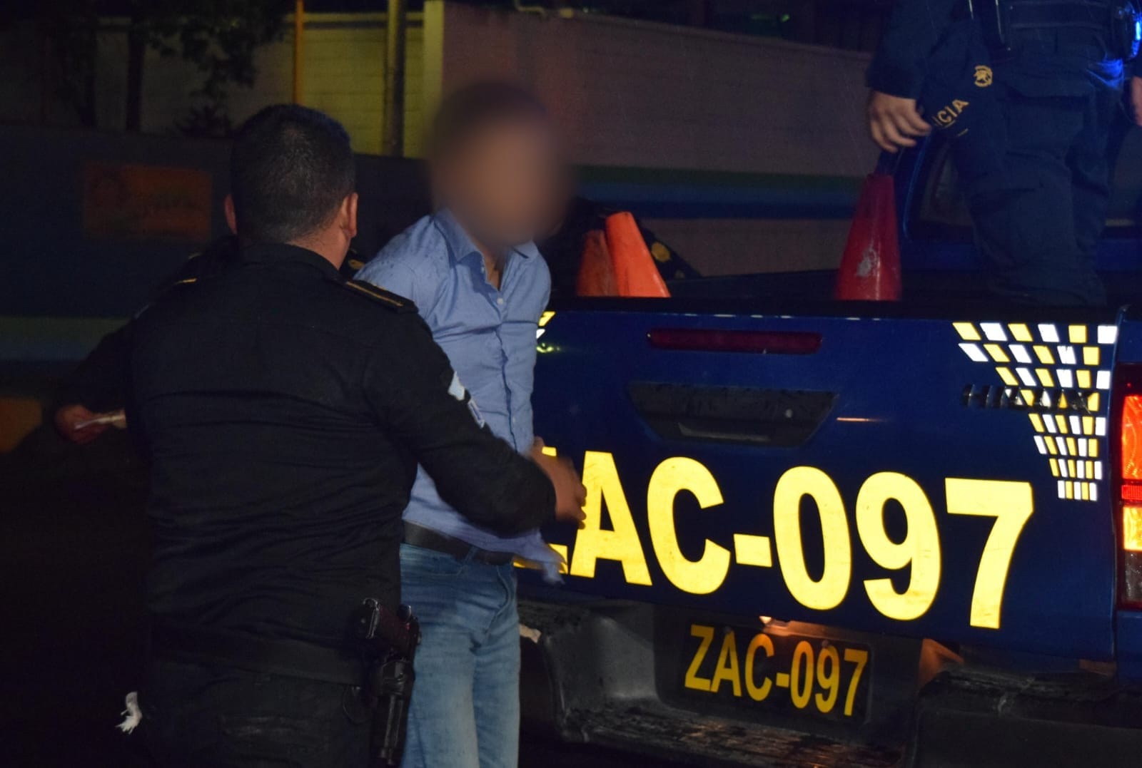 PNC captura a hombres que no pararon en un puesto de registro y que dispararon contra agentes durante intento de huida