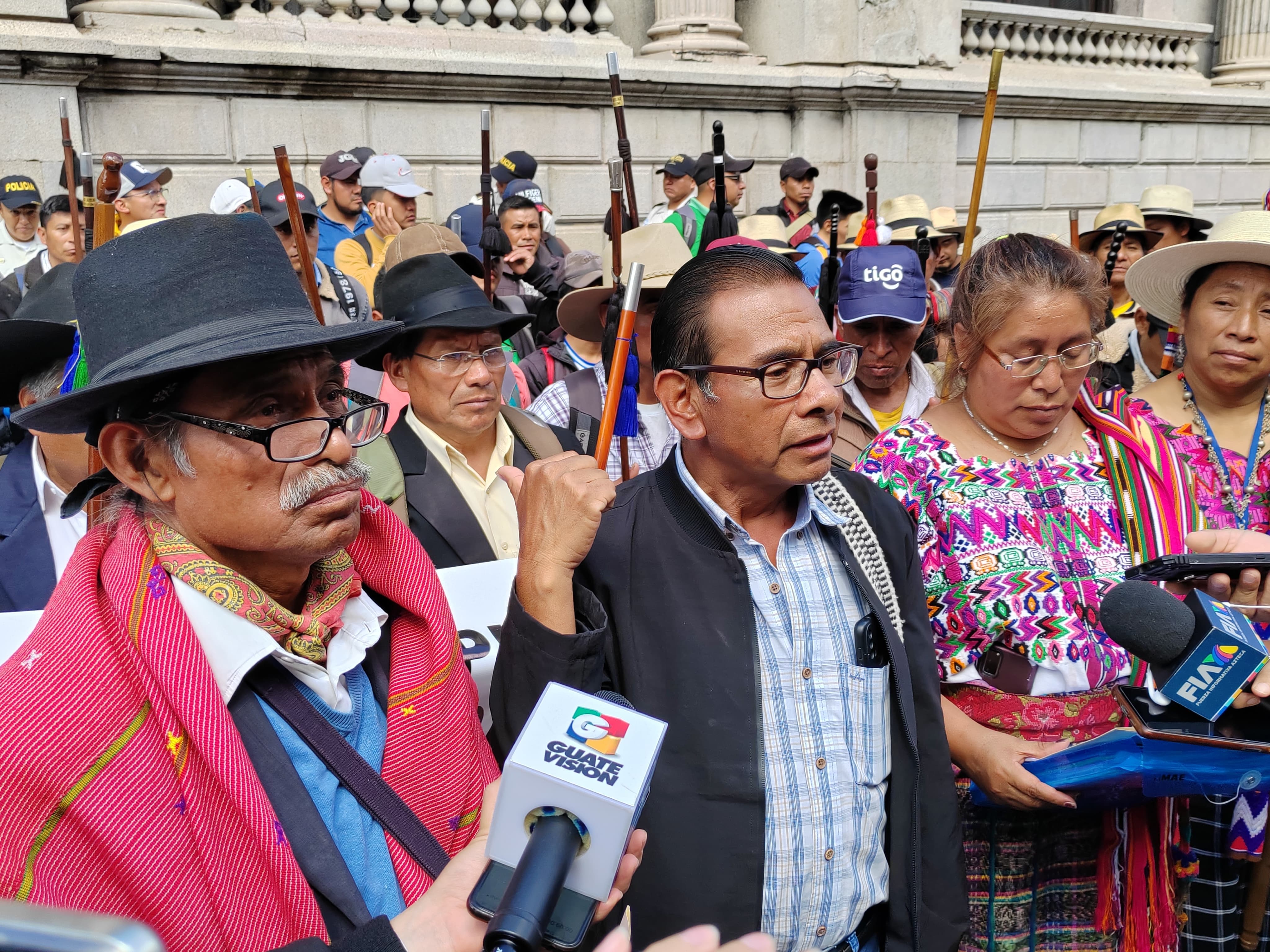 Autoridades ancestrales llegan al Congreso en donde buscan que se presente una iniciativa que permita remover a los jefes del MP