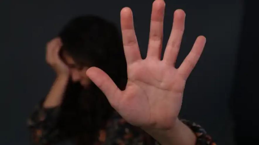 La obligó a limpiar la sangre: cómo actuó un sujeto para agredir a una mujer; tribunal le impone esta condena