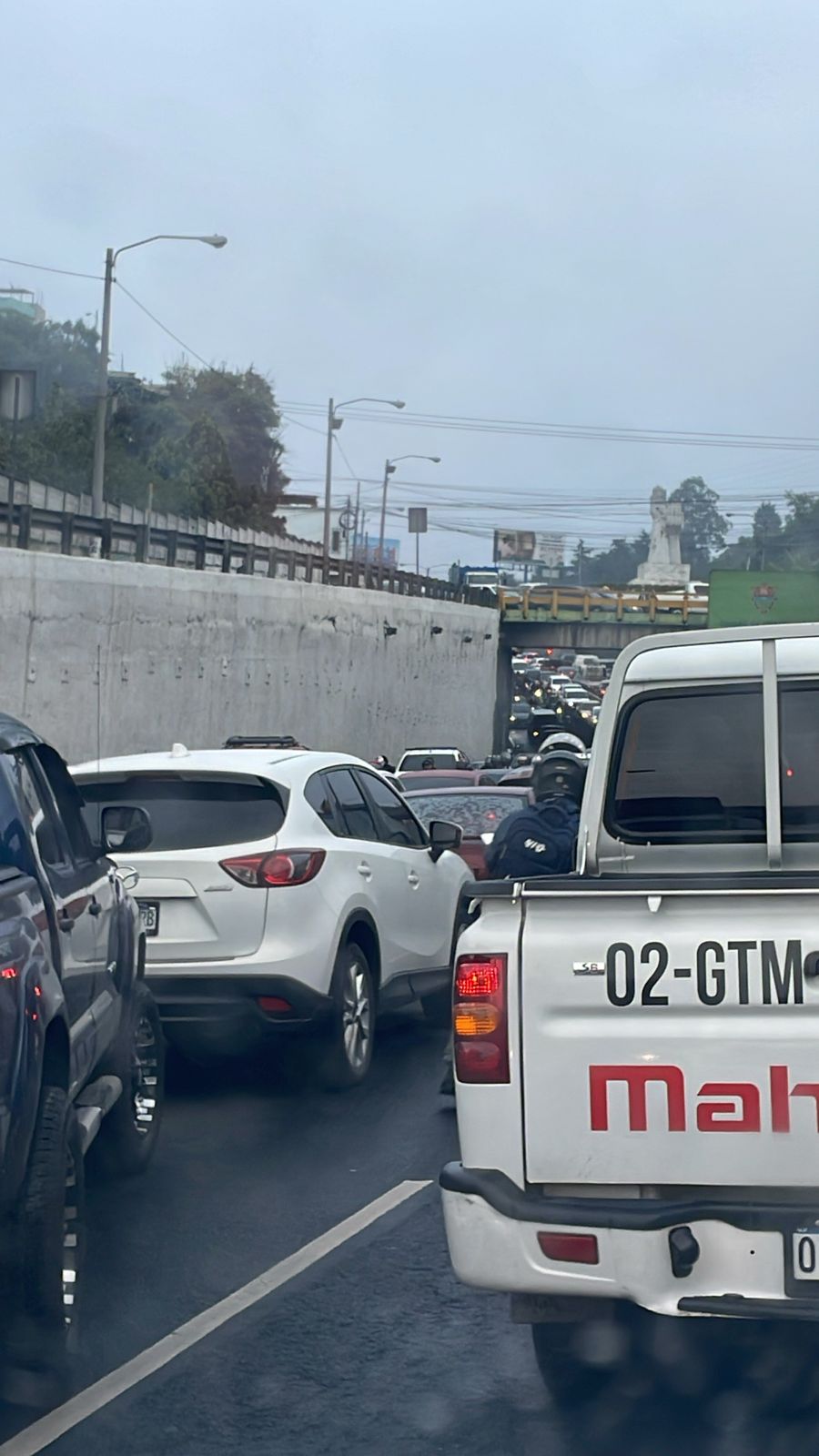 Tránsito paralizado en ruta al Atlántico por accidente de un vehículo que derribó un poste