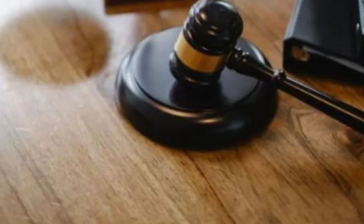 Dos sujetos emitieron una visa falsa por la que cobrarían Q70 mil y juez les impone estas condenas