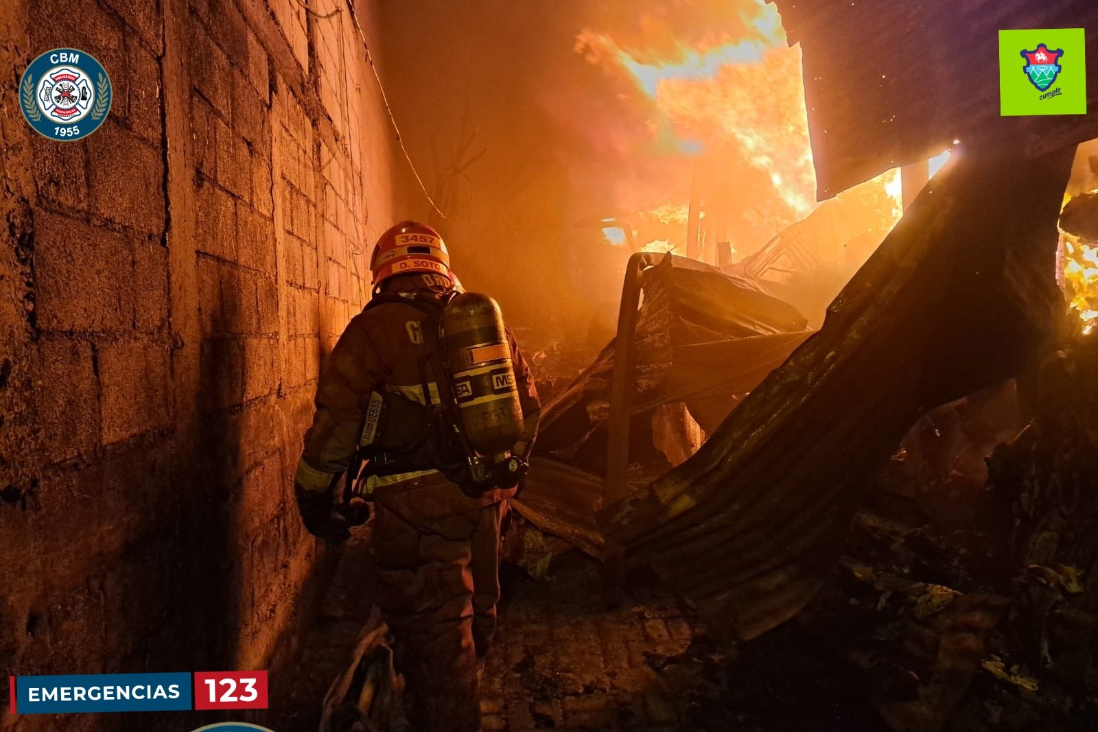 Cinco personas intoxicadas deja el incendio en Mixco en el que se utilizaron más de 55 mil galones de agua