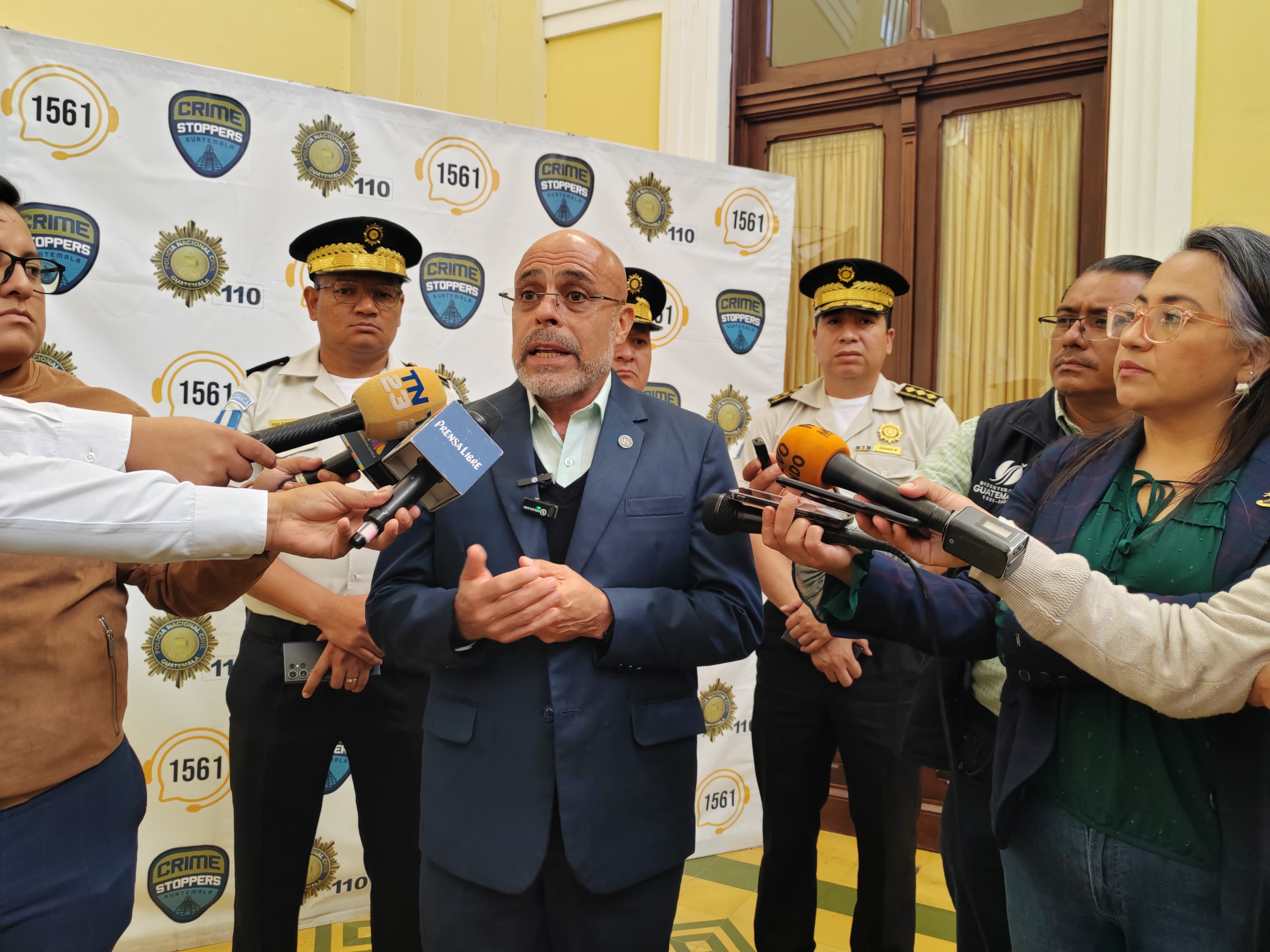 MNISTRO DE GOBERNACIÓN HABLA A LA PRENSA
